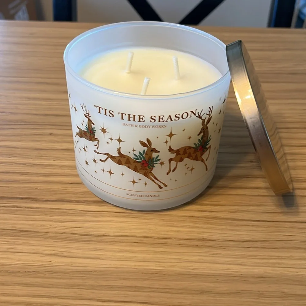 Bath & Body Works 3 Wick Candle. This The Season.